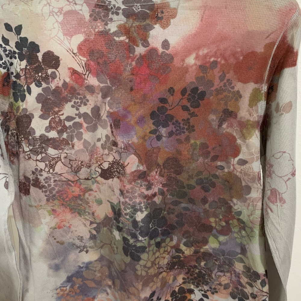 Pretty flowered blouse - Picture 2 of 2